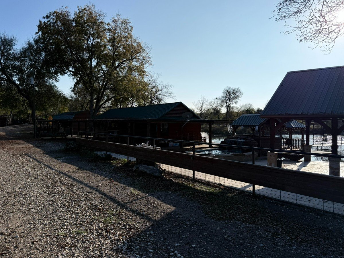 Cabins, Bunk Houses - Image 5