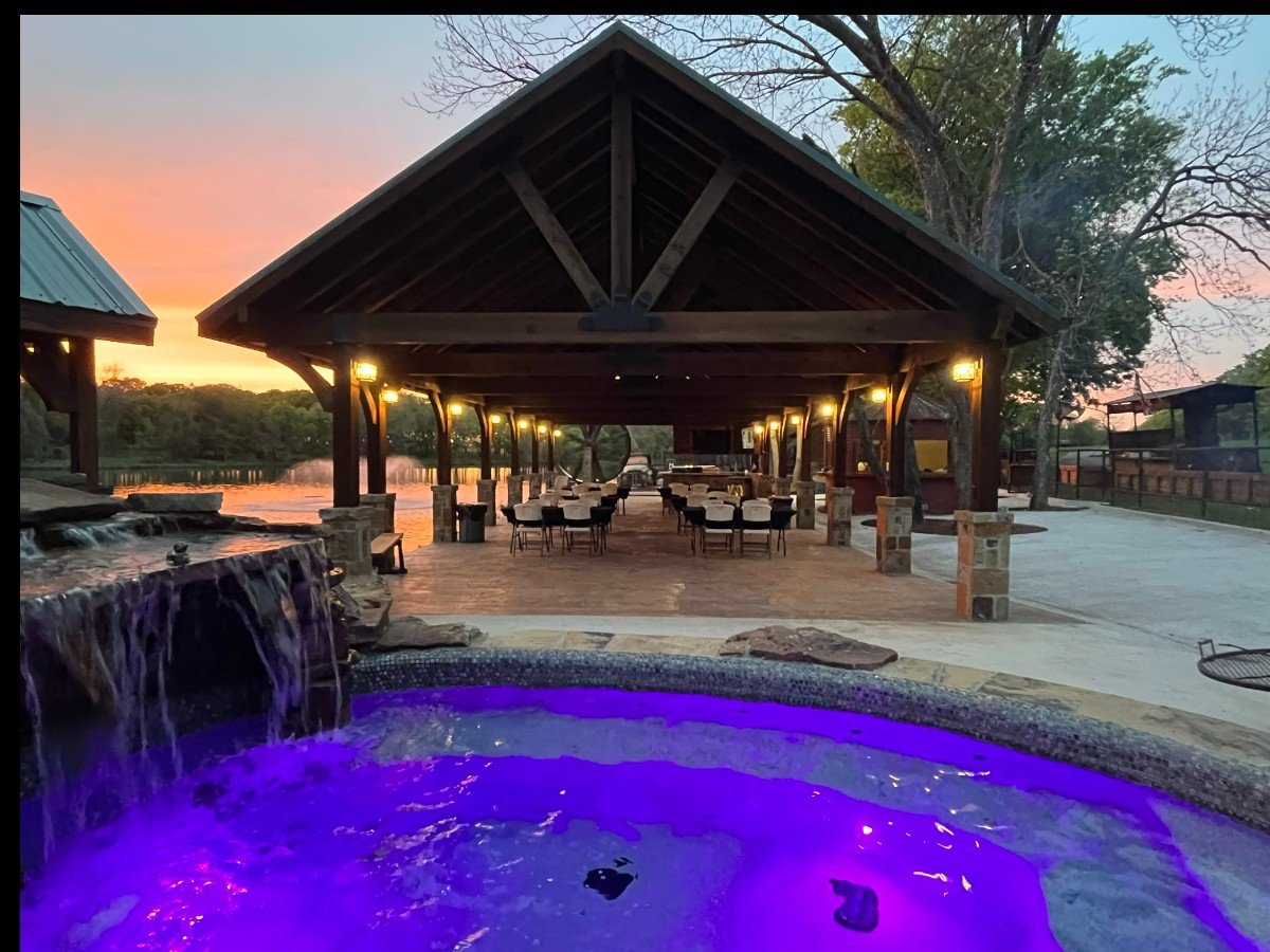 Cabins, Bunk Houses - Image 10