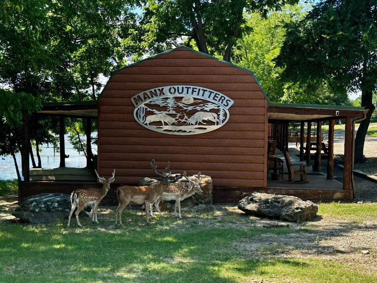 Cabins, Bunk Houses - Image 15