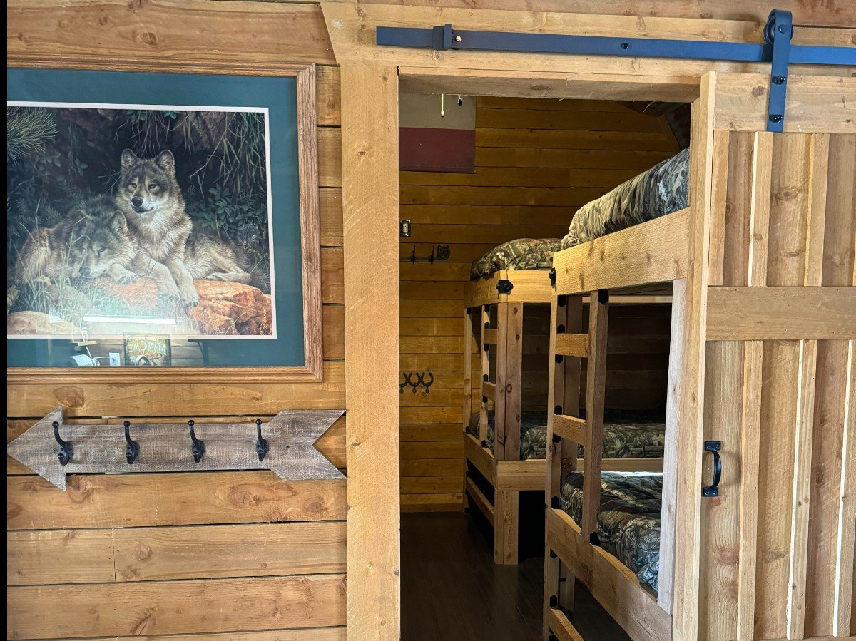 Cabins, Bunk Houses - Image 20